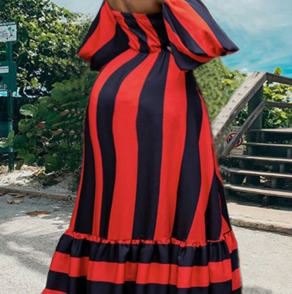 Beautiful stripped cold shoulder dress - Picture 3 of 4